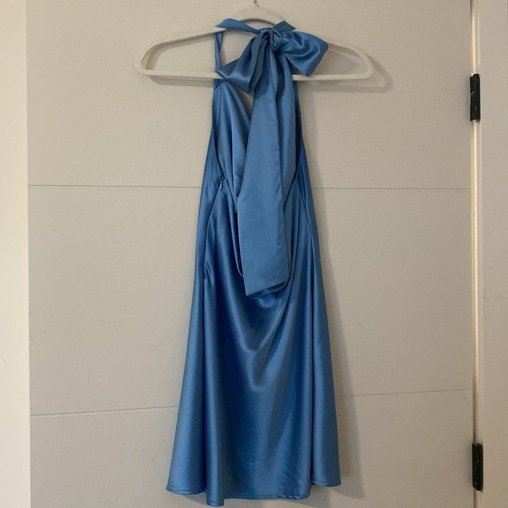 Backless halter neck mini dress - Picture 4 of 4